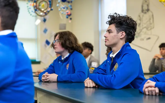 853A4694 2 students paying attention in class